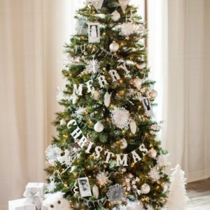 1445976413-michaels-christmas-0039-001