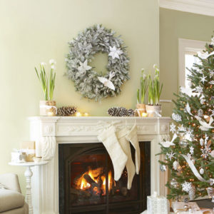 gallery-54ff94b7e0a2b-ghk-1212-christmas-tree-white-decorations-s2-1